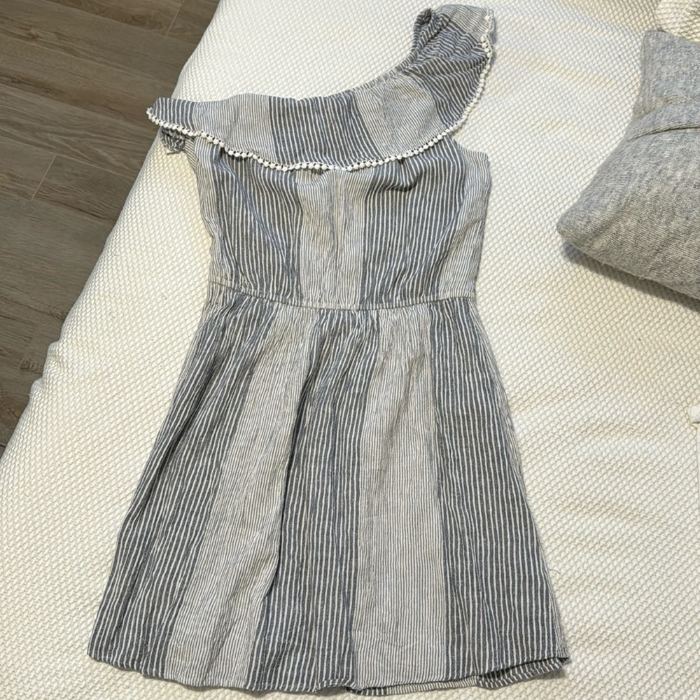 AE Off the Shoulder Dress